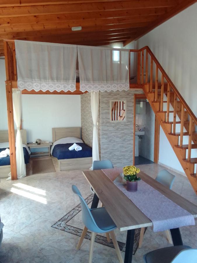 Studios Στουσ Πυργουσ Θερμησ Mytilene ภายนอก รูปภาพ
